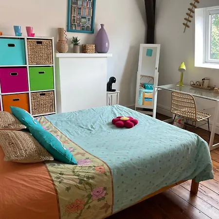 Dans Maison De Centre 게스트하우스 두에